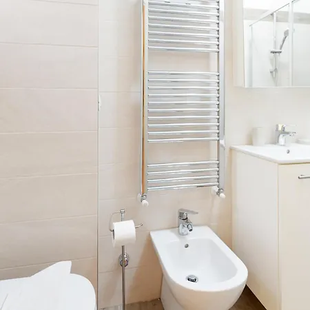 Guesthost - Arco Della Pace