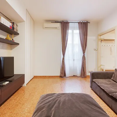 Appartement Guesthost - Arco Della Pace Milaan